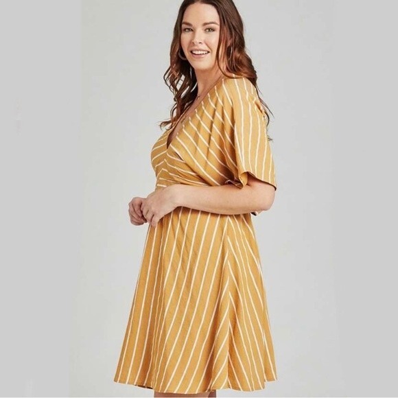 Altar’d State caramel and white open tie back dress size small - Picture 2 of 7